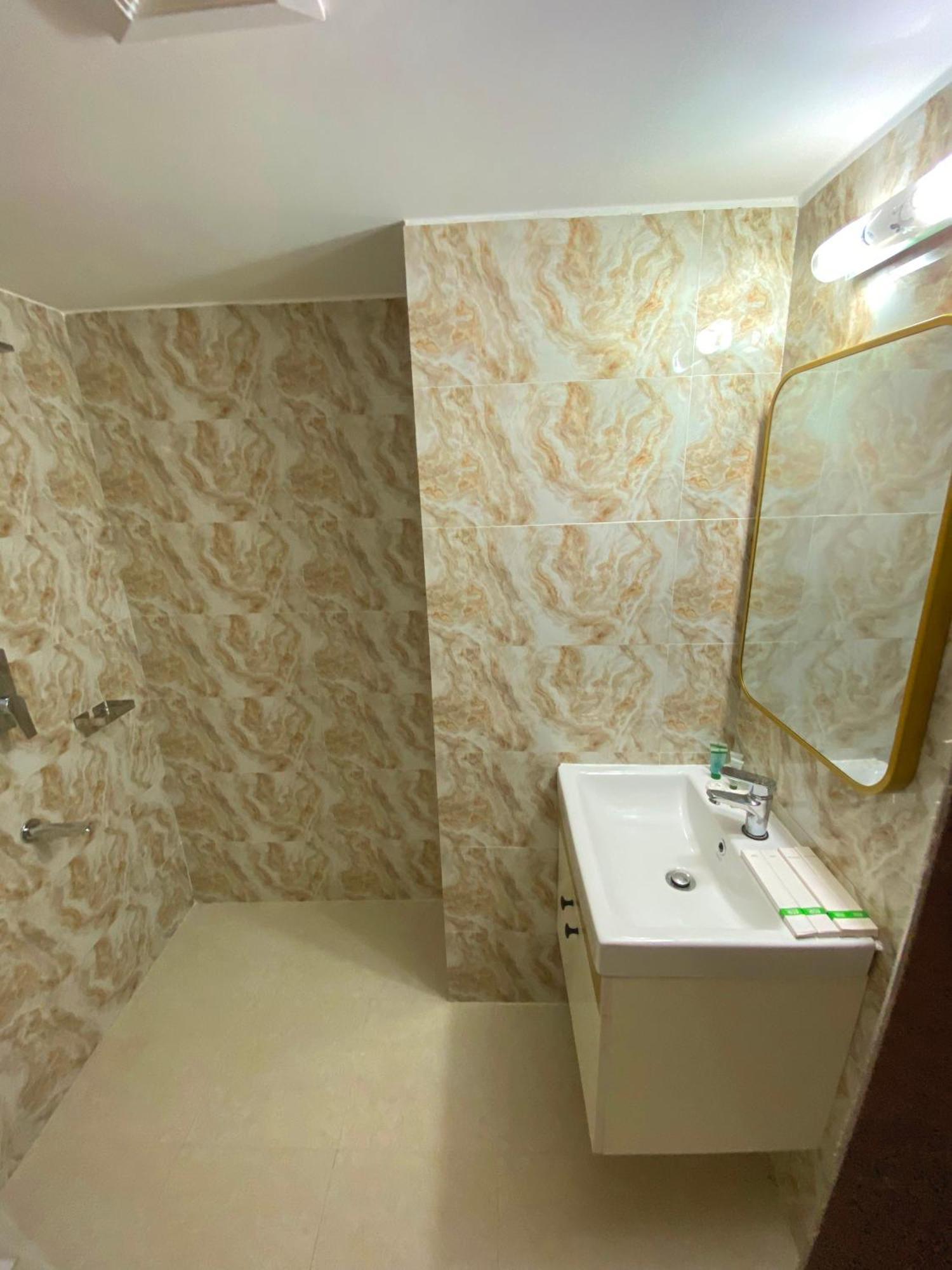 Hotel Valentino Noakhali Extérieur photo