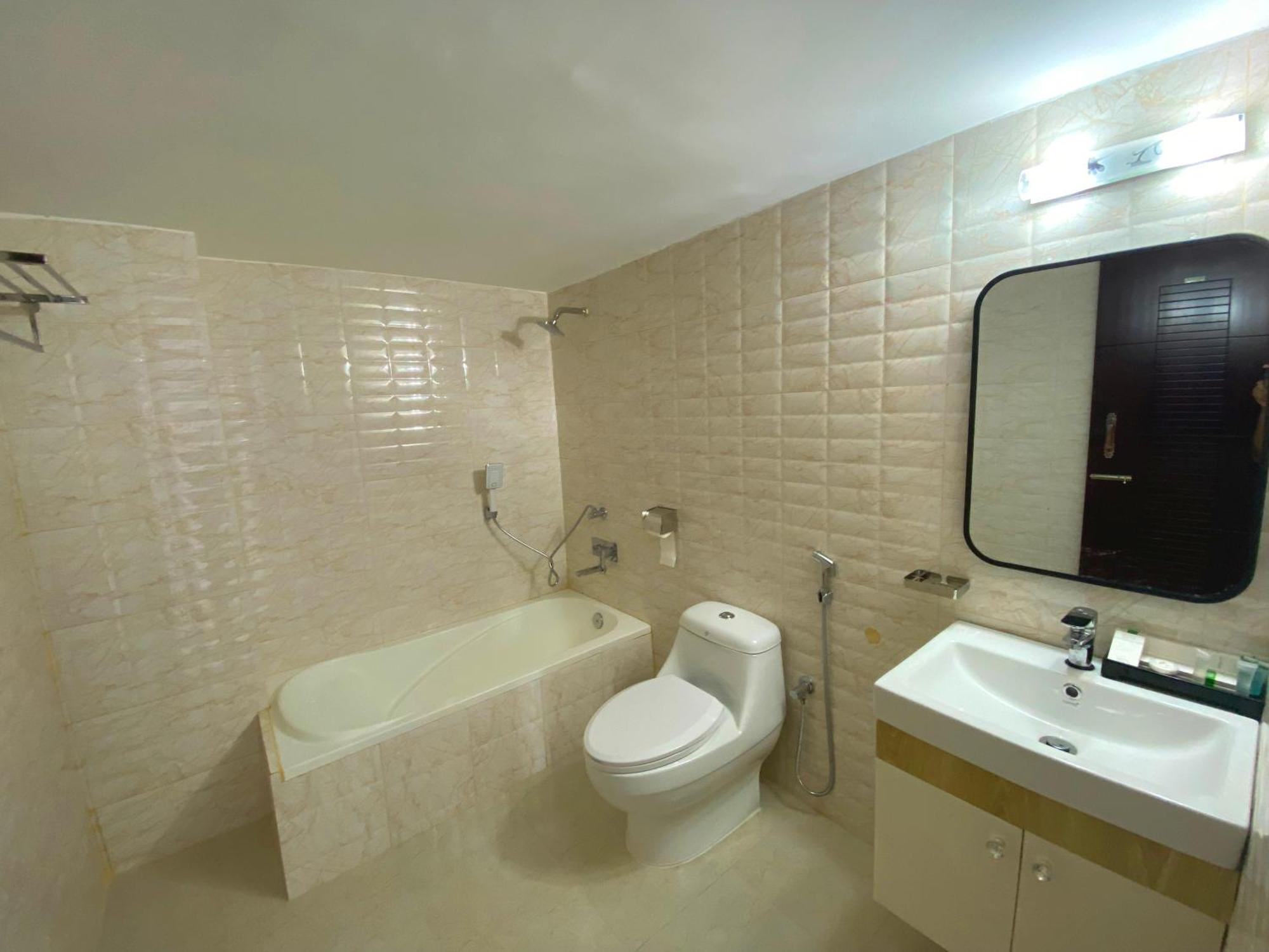 Hotel Valentino Noakhali Extérieur photo